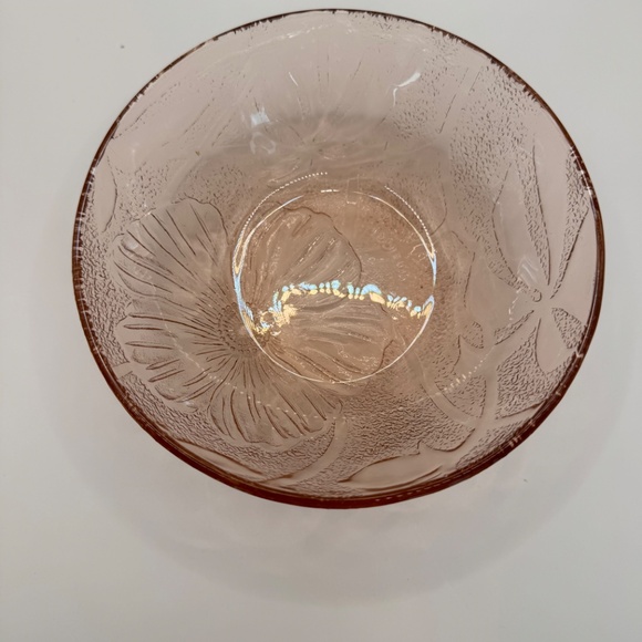 KIG Indonesia Pink Glass Hibiscus Embossed Bowls. Set of 5, 6.5" diameter. - Picture 2 of 8